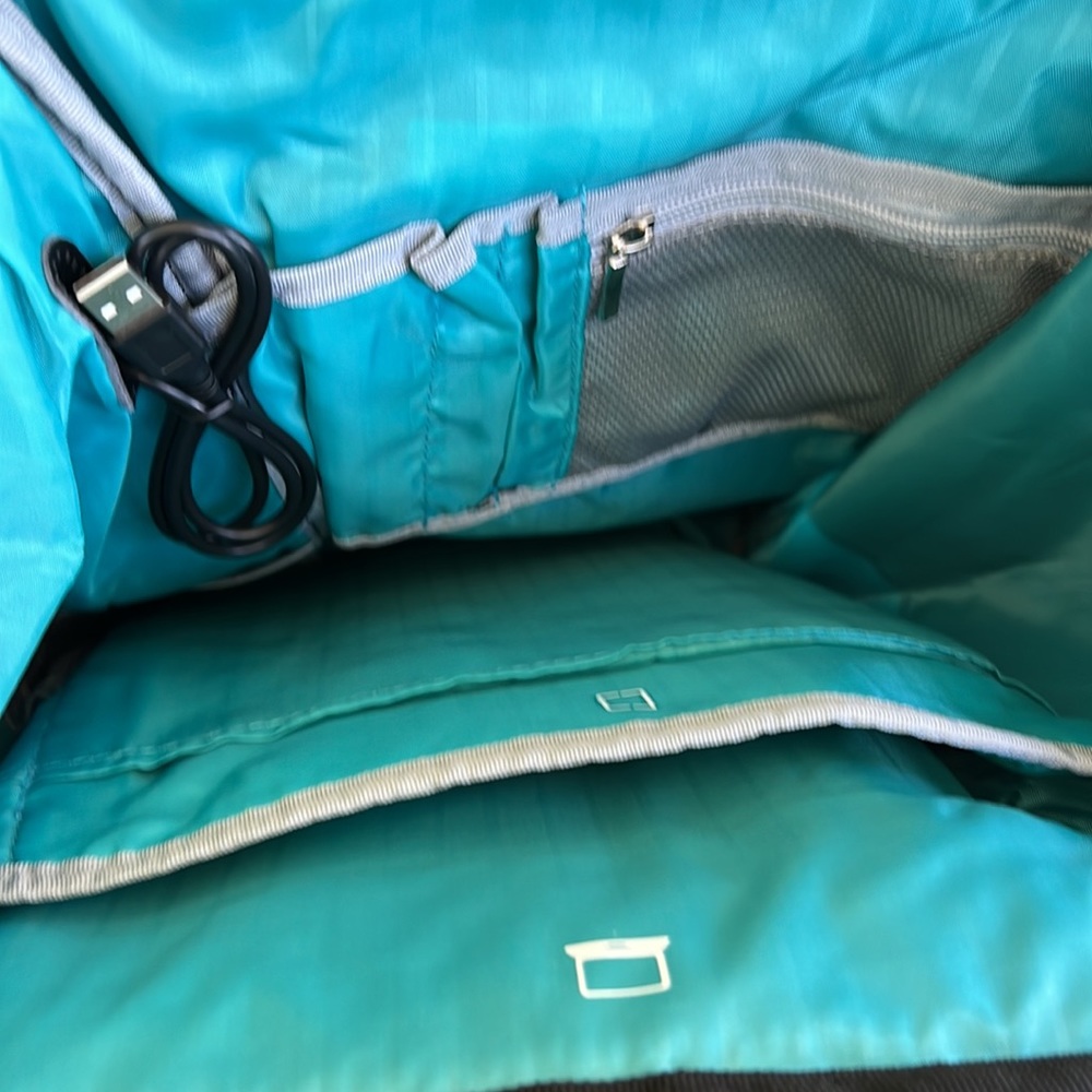 USB laptop backpack - Picture 6 of 6
